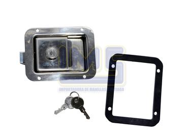 Chapa de Impacto Con Llave Para Adaptacion Tipo Universal Cromado, Alto 9,2 Cm. Largo 11,9 Cm. Universal Adaptacion img-2 Importadoraims